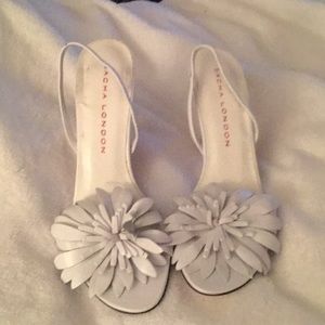 Sacha London, size 8 1/2, white heeled sandal